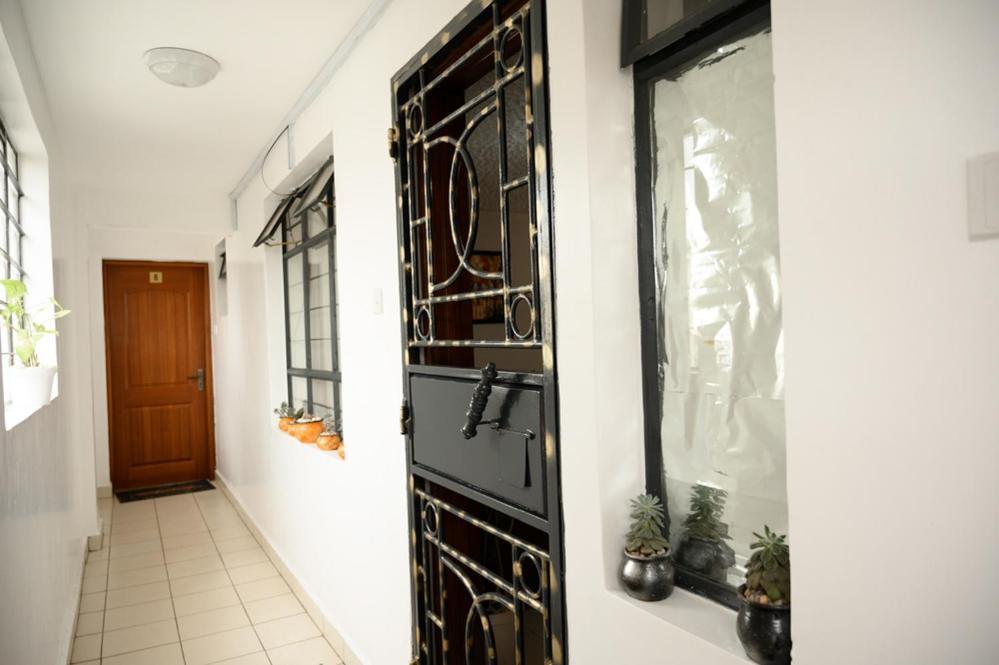 Furnished 1 Bedroom Apartment In Nairobi. 15 Mins To Cbd. Free Wi-Fi & Parking Bagian luar foto