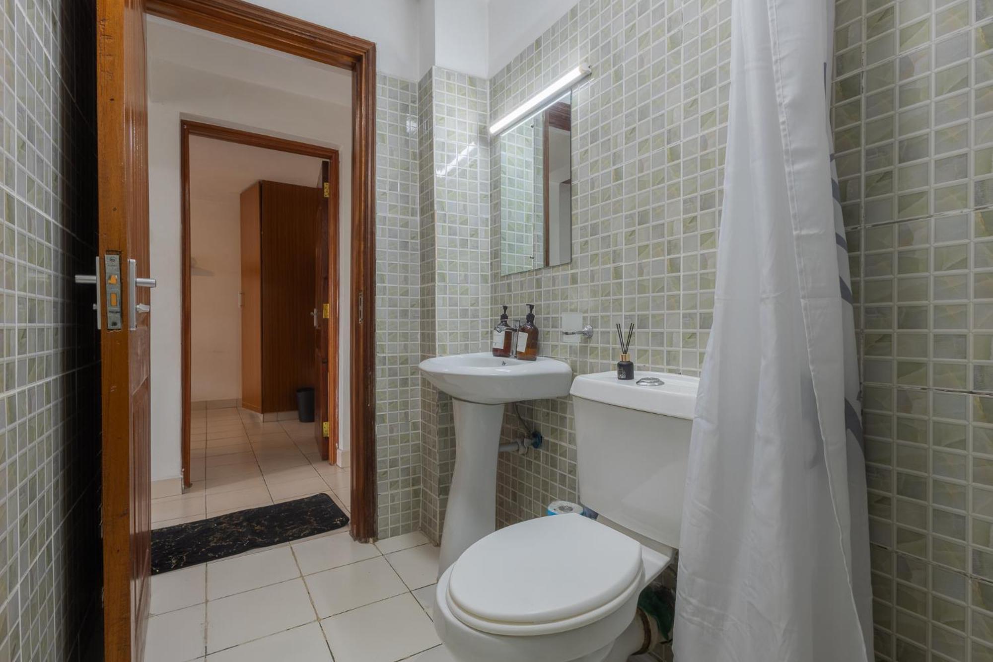 Furnished 1 Bedroom Apartment In Nairobi. 15 Mins To Cbd. Free Wi-Fi & Parking Bagian luar foto